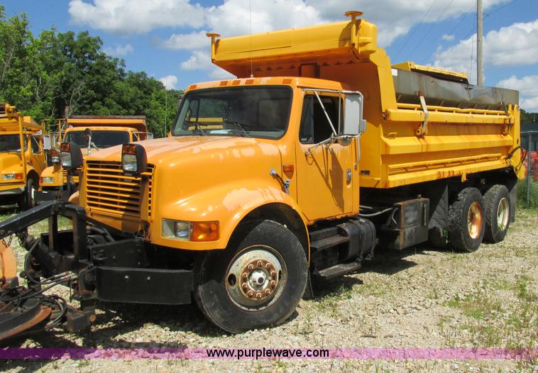 image for item AN9039 1998 International 4900 dump truck