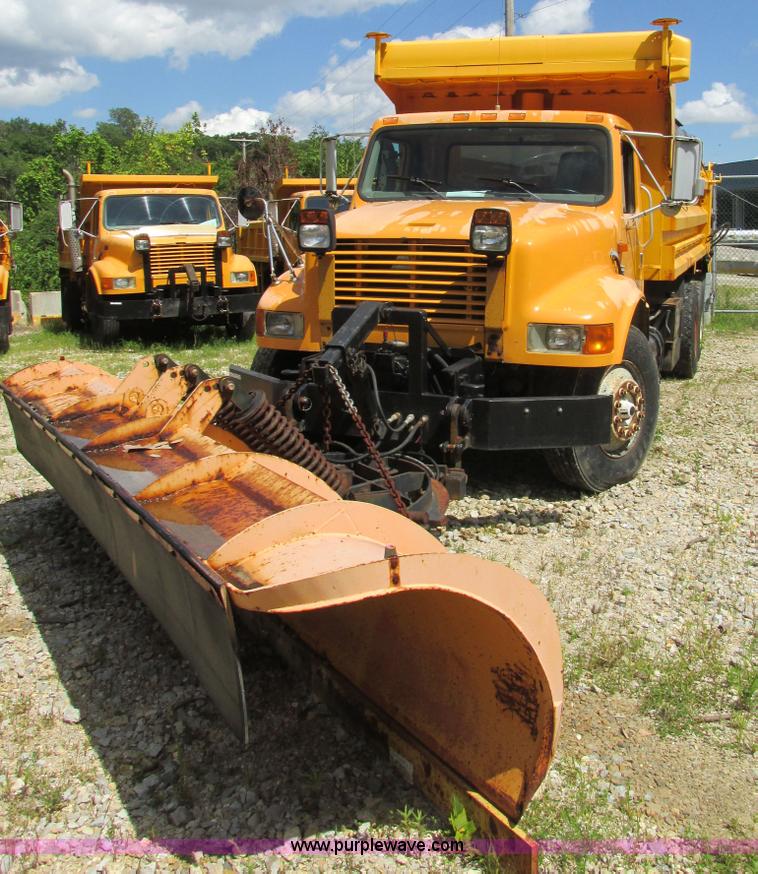 image for item AN9039 1998 International 4900 dump truck
