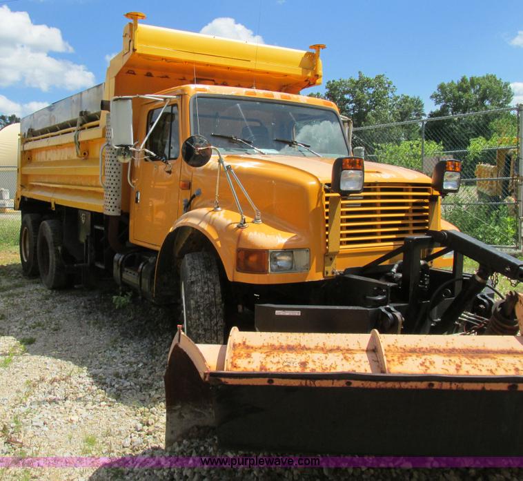 image for item AN9039 1998 International 4900 dump truck