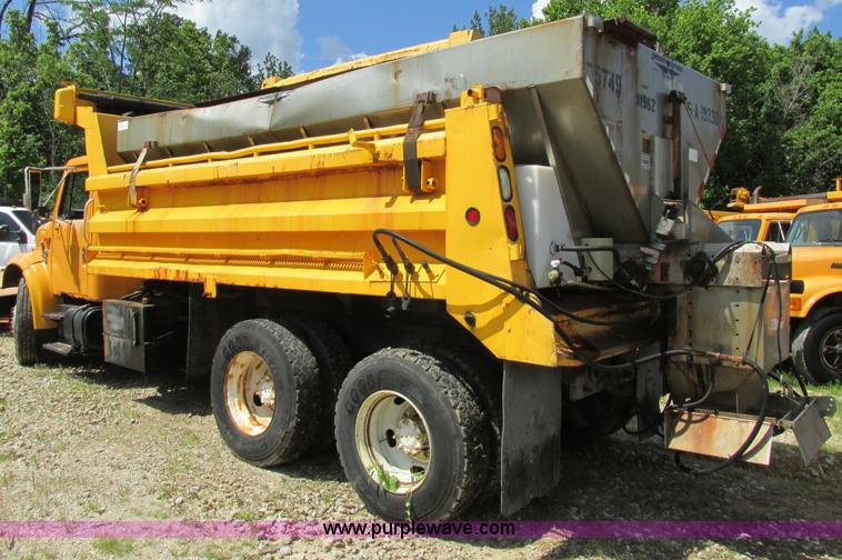 image for item AN9039 1998 International 4900 dump truck