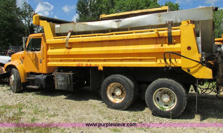 image for item AN9039 1998 International 4900 dump truck