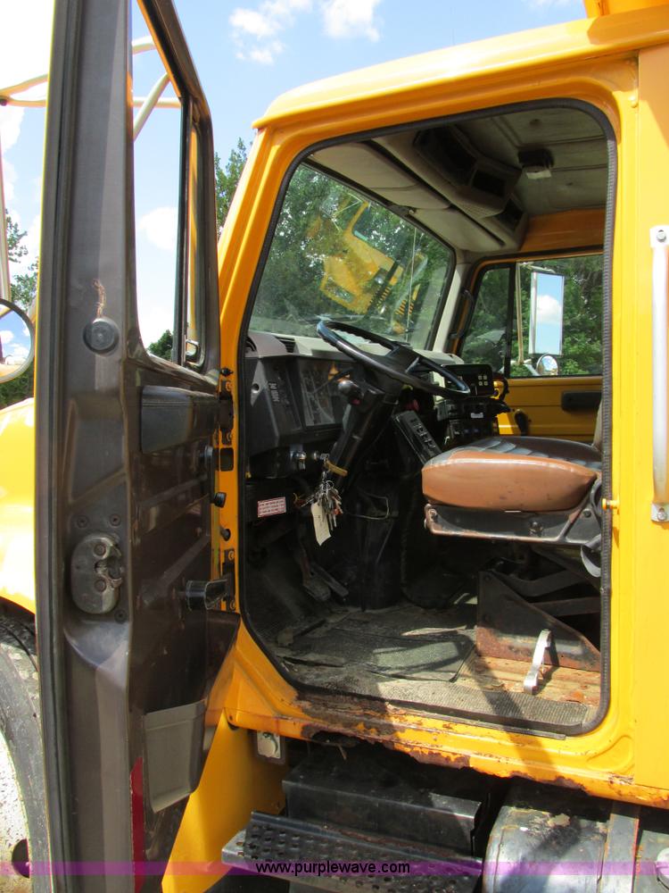 image for item AN9039 1998 International 4900 dump truck