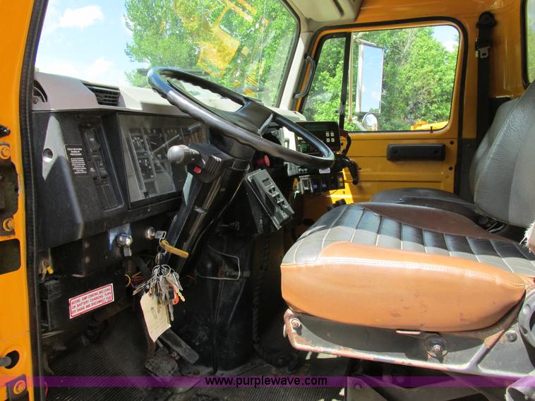 image for item AN9039 1998 International 4900 dump truck