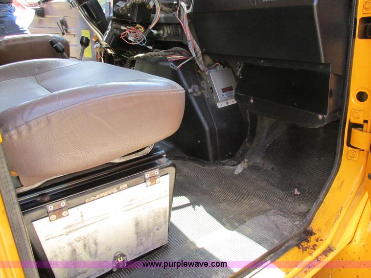 image for item AN9039 1998 International 4900 dump truck