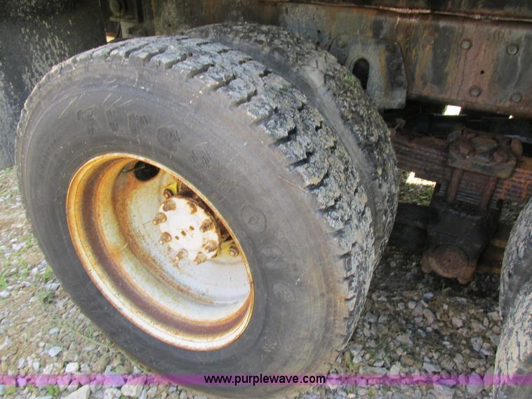 image for item AN9039 1998 International 4900 dump truck