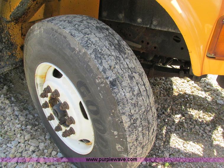 image for item AN9039 1998 International 4900 dump truck