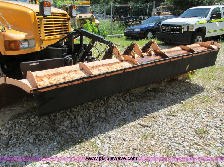 image for item AN9039 1998 International 4900 dump truck