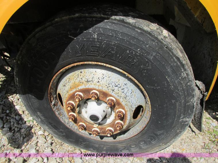 image for item AN9039 1998 International 4900 dump truck