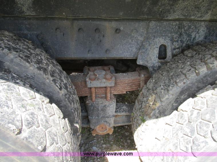 image for item AN9039 1998 International 4900 dump truck