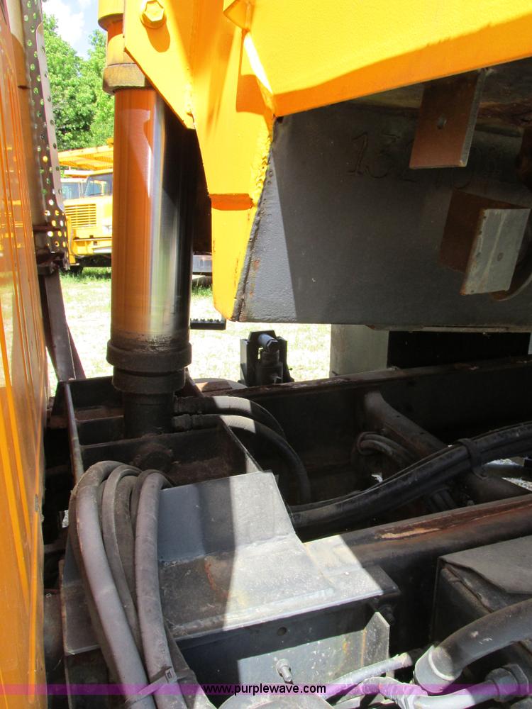 image for item AN9039 1998 International 4900 dump truck