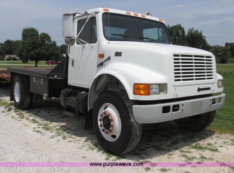 image for item AW9999 1995 International 4900 flatbed truck