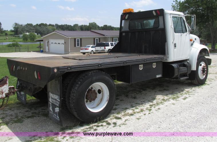 image for item AW9999 1995 International 4900 flatbed truck