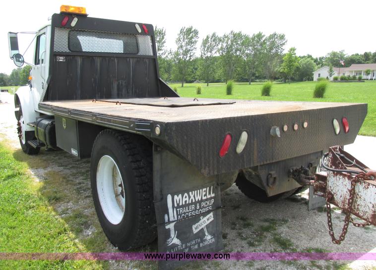 image for item AW9999 1995 International 4900 flatbed truck