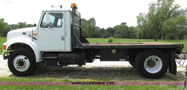 image for item AW9999 1995 International 4900 flatbed truck