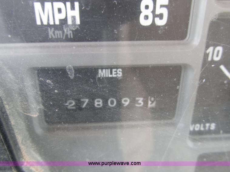 image for item AW9999 1995 International 4900 flatbed truck