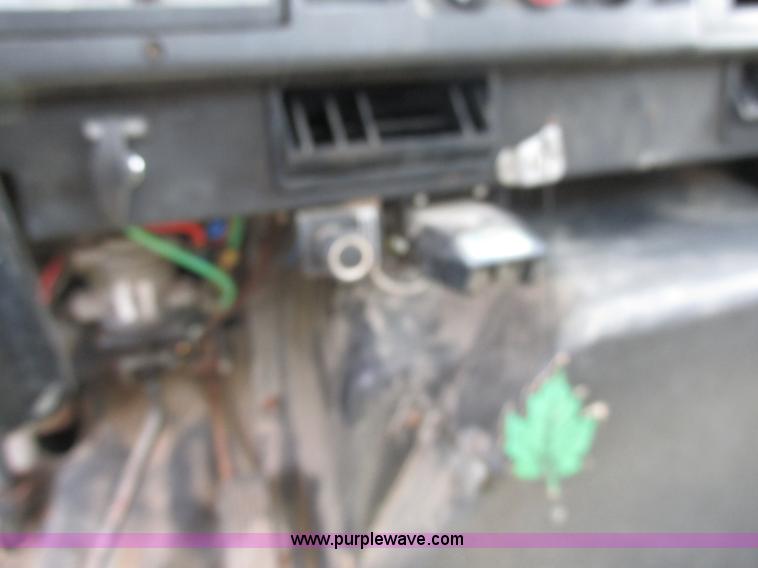 image for item AW9999 1995 International 4900 flatbed truck