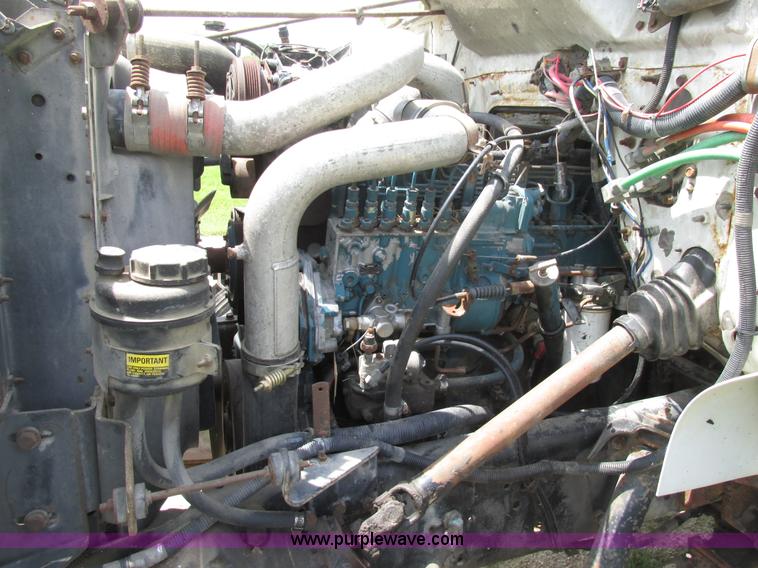 image for item AW9999 1995 International 4900 flatbed truck