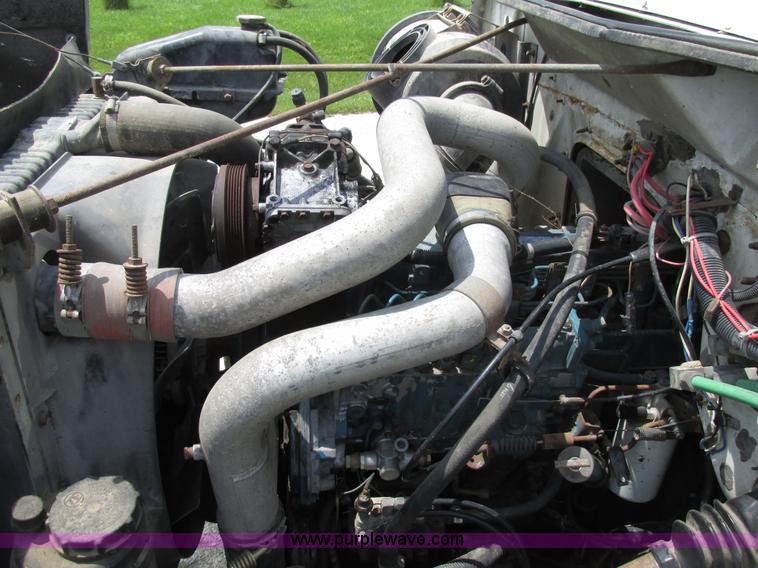 image for item AW9999 1995 International 4900 flatbed truck