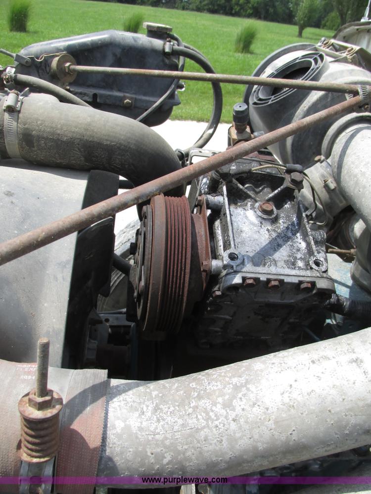 image for item AW9999 1995 International 4900 flatbed truck