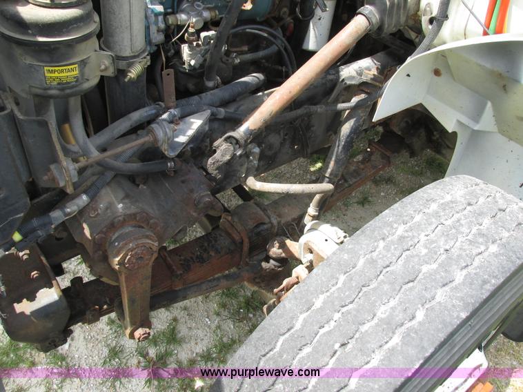 image for item AW9999 1995 International 4900 flatbed truck