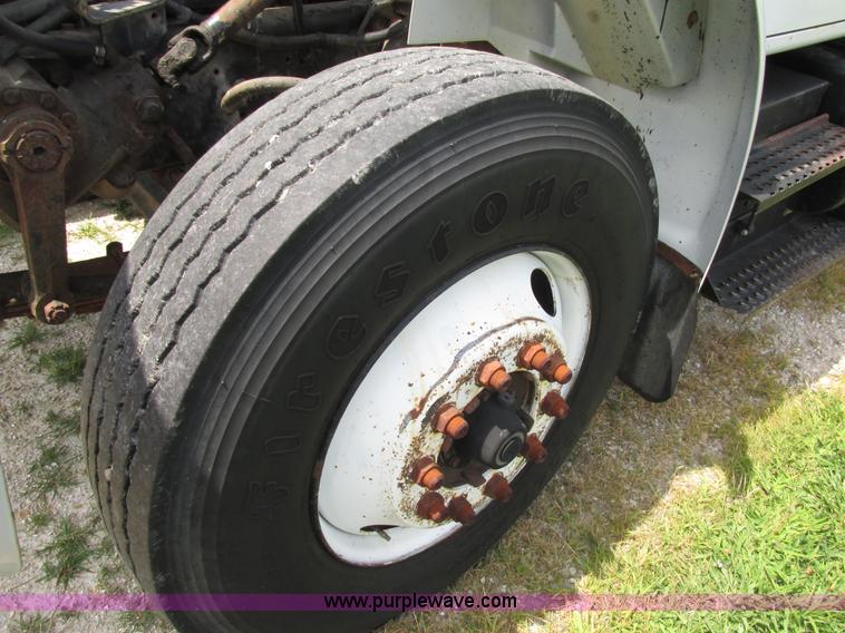 image for item AW9999 1995 International 4900 flatbed truck