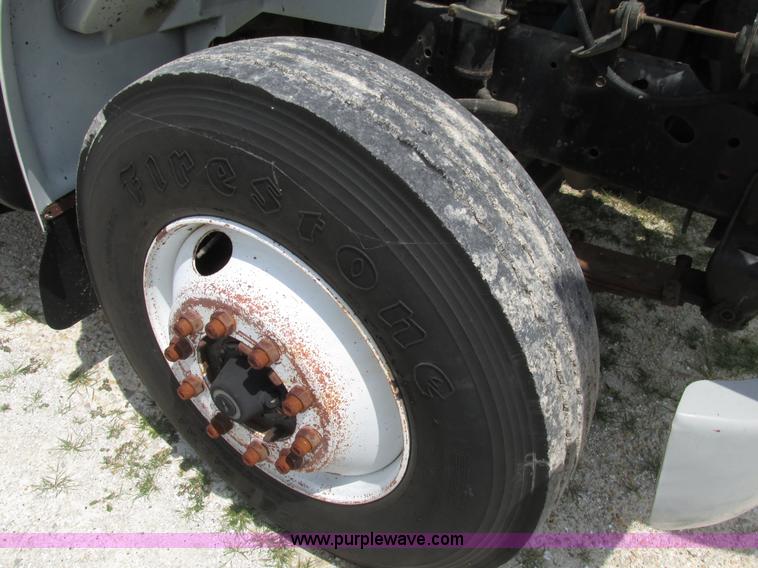 image for item AW9999 1995 International 4900 flatbed truck