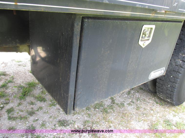 image for item AW9999 1995 International 4900 flatbed truck