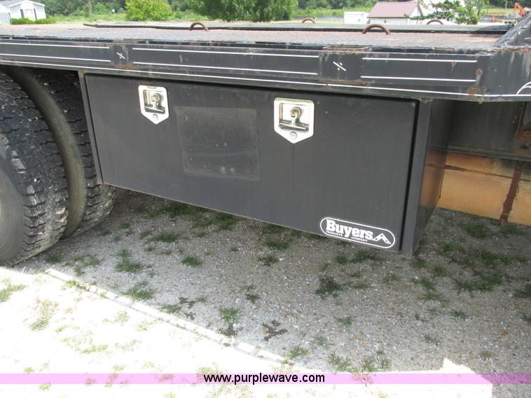 image for item AW9999 1995 International 4900 flatbed truck