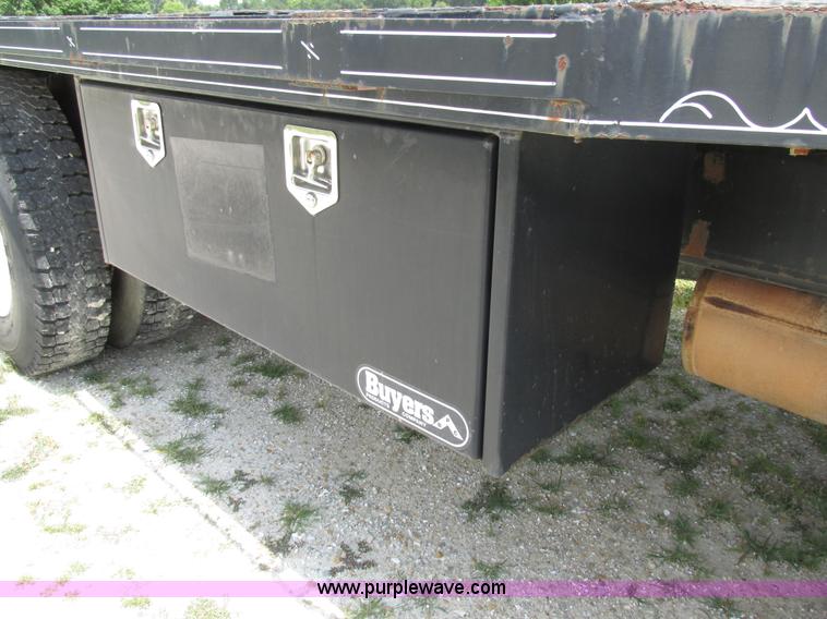 image for item AW9999 1995 International 4900 flatbed truck