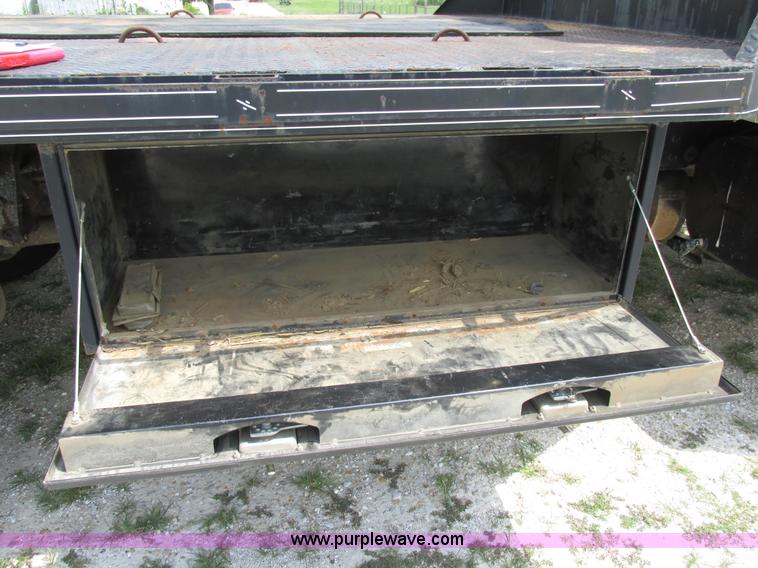 image for item AW9999 1995 International 4900 flatbed truck