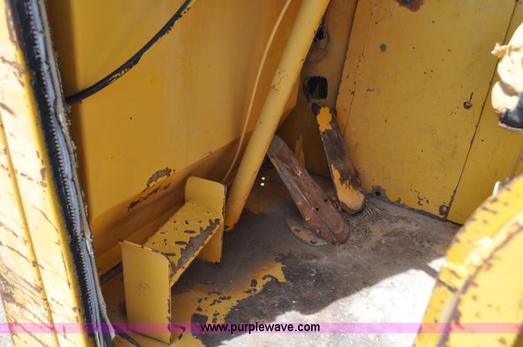 image for item F2034 1976 Caterpillar 613 elevating scraper
