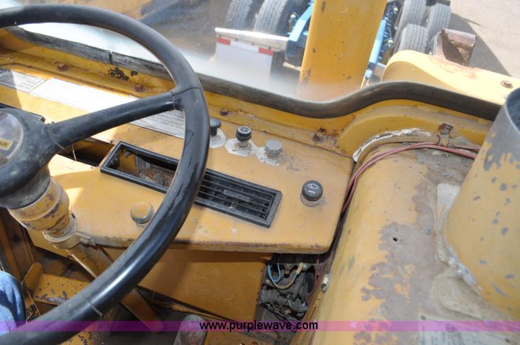 image for item F2034 1976 Caterpillar 613 elevating scraper