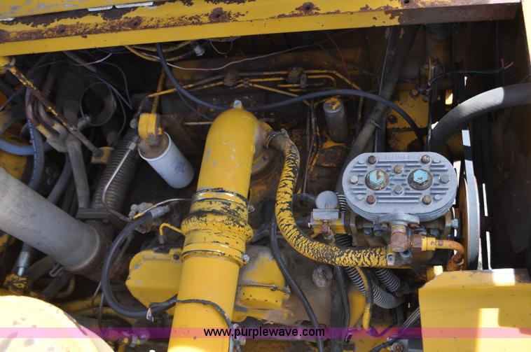 image for item F2034 1976 Caterpillar 613 elevating scraper