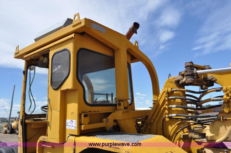 image for item F2034 1976 Caterpillar 613 elevating scraper