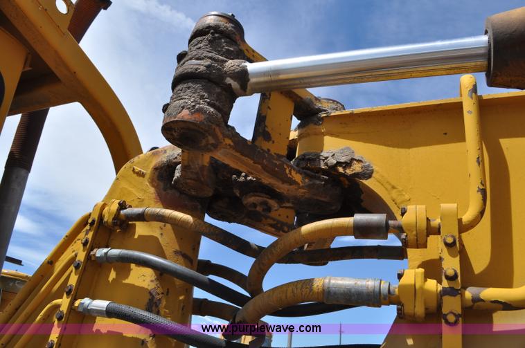 image for item F2034 1976 Caterpillar 613 elevating scraper