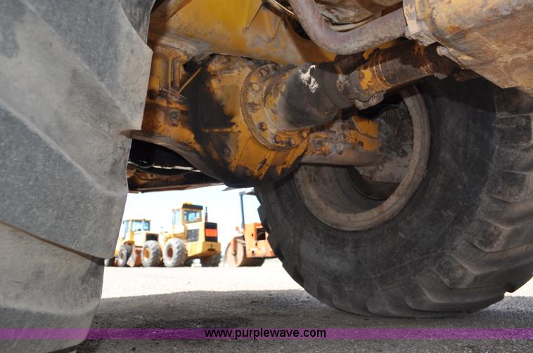 image for item F2034 1976 Caterpillar 613 elevating scraper