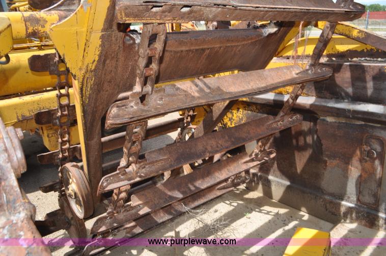 image for item F2034 1976 Caterpillar 613 elevating scraper