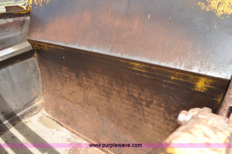 image for item F2034 1976 Caterpillar 613 elevating scraper