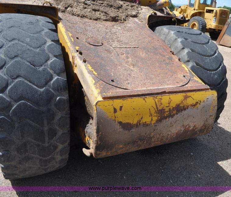 image for item F2034 1976 Caterpillar 613 elevating scraper