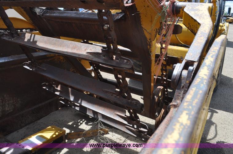 image for item F2034 1976 Caterpillar 613 elevating scraper