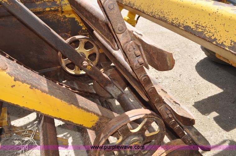 image for item F2034 1976 Caterpillar 613 elevating scraper