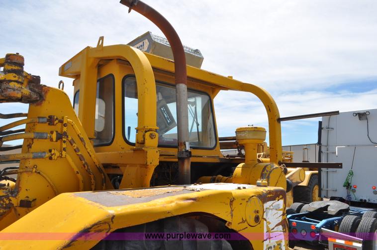 image for item F2034 1976 Caterpillar 613 elevating scraper