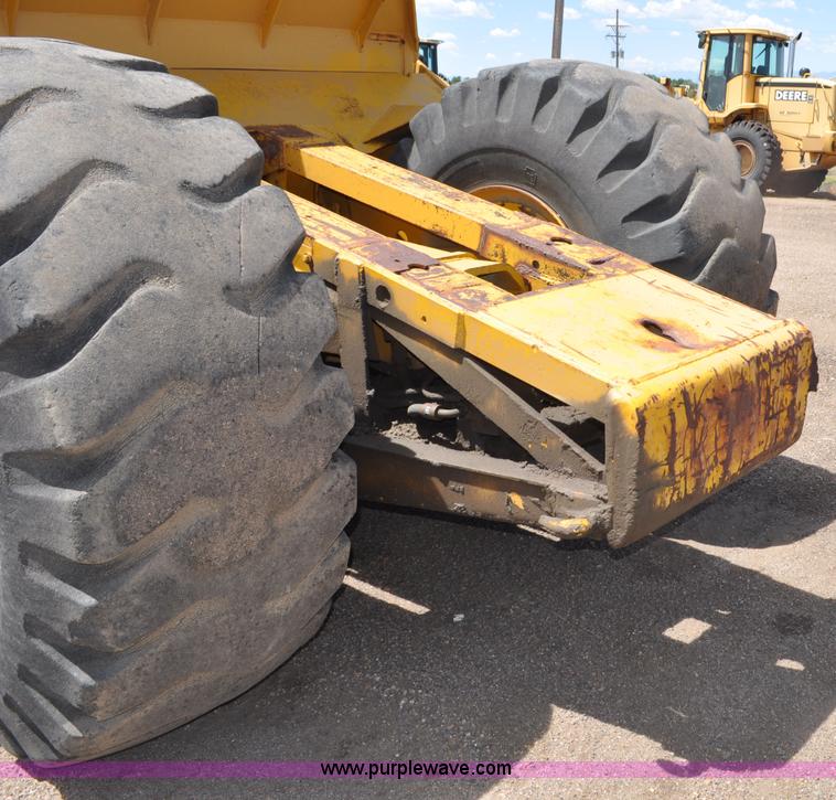 image for item F2035 1968 Caterpillar 621 conventional scraper