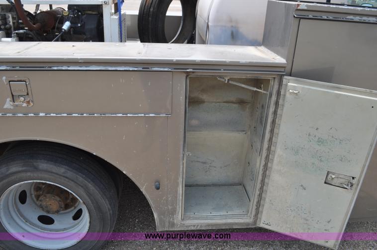 image for item F2040 2007 Ford F550 Super Duty XL utility truck with core drill