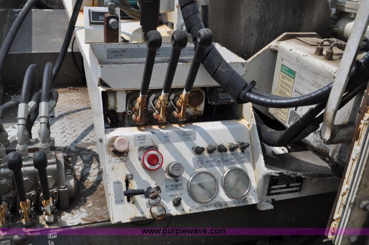 image for item F2040 2007 Ford F550 Super Duty XL utility truck with core drill