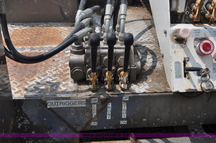 image for item F2040 2007 Ford F550 Super Duty XL utility truck with core drill