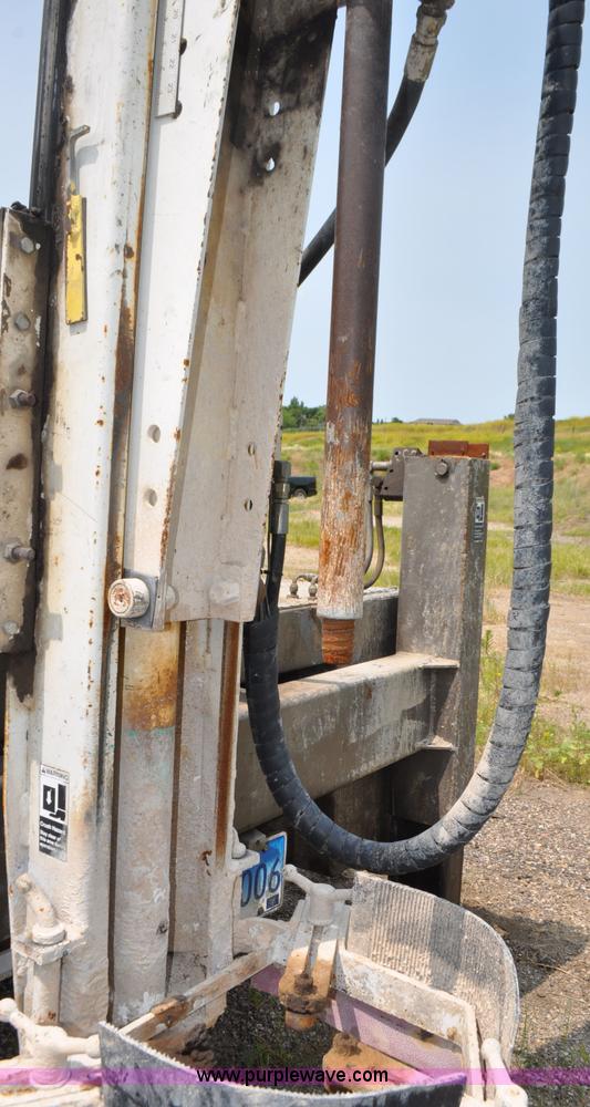 image for item F2040 2007 Ford F550 Super Duty XL utility truck with core drill