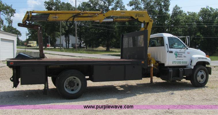 image for item F4931 2000 Chevrolet C7500 flatbed truck with crane