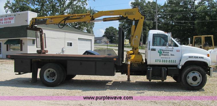 image for item F4931 2000 Chevrolet C7500 flatbed truck with crane