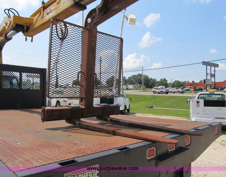 image for item F4931 2000 Chevrolet C7500 flatbed truck with crane